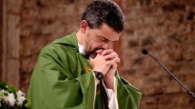 Imagen de El Papa Francisco “va a andar bien y sino, irá al cielo y estará mejor”, dijo el padre Canale desde Neuquén
