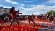 Imagen de La Fiesta del Tomate arranca ofrece paseos en globo gratis: mirá la grilla de actividades