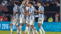 Imagen de Tras el triunfo en Montevideo, la Selección Argentina juega un partido solidario por Bahía Blanca