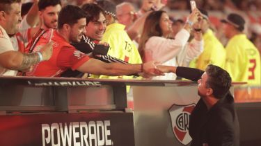 El Muñeco y la gente. A pesar de la irregularidad en el torneo local, Gallardo tiene banca y le pone todas las fichas a la Libertadores. (FBaires)