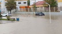 Imagen de Inundaciones en Comodoro Rivadavia: autos tapados por el agua, daños en el hospital y servicios afectados