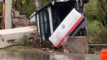 Imagen de Violento vuelco en Ruta 22, cerca de Godoy: piden precaución por la lluvia