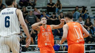 Lucas Villanueva fue uno de los destacados en la primera victoria del Depo en la LFB. (Club Deportivo Roca)