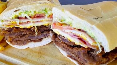 La preparación del sándwich tucumano tiene su ciencia.-