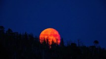 Imagen de Alerta allá en el cielo: el fenómeno de la Luna de Sangre que persiste pese a la alineación planetaria