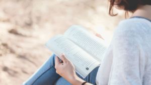 Cinco libros imperdibles para el fin de semana: relatos, memorias y guías