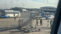 Imagen de «Yo pensaba que no ibamos a aterrizar bien»: el dramático relato del vuelo a Neuquén que se desvió a Ezeiza