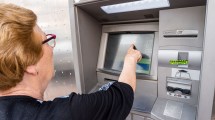 Imagen de Extracciones más caras: conocé cuánto cobrarán los bancos por usar cajeros automáticos