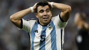 El Huevo Acuña y dos más: los tres “borrados” por Scaloni en la Selección Argentina