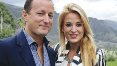 Martín Insaurralde junto a Jésica Cirio. 