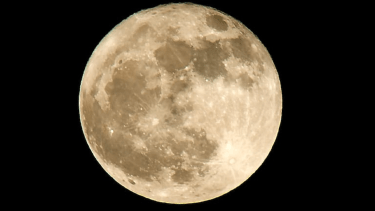 ¿Cómo aprovechar la energía de la Luna Llena y el Eclipse lunar para atraer abundancia a tu vida?