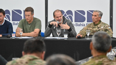 "Miles de trabajadores, cooperativistas y voluntarios trabajan y trabajan en cada rincón de Bahía", puntualizó el intendente en la red social X. Foto: gentileza Federico Susbielles. 