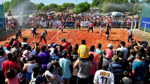 La Fiesta del Tomate 2025 comenzó en Lamarque: qué días se accede con entrada y cuánto sale