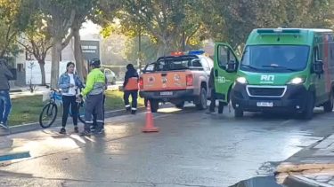 Fuerte choque en pleno centro de Cipolletti. Foto: video captura Miguel Parra.
