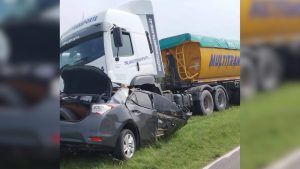 Murió en un choque sobre la Ruta 35 en La Pampa: impactó contra un camión que llevaba arena a Neuquén