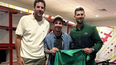 Tras la victoria de Djkovic, Messi posó junto al serbio y Juan Martín del Potro.