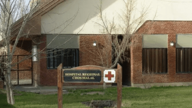 La mujer de 60 años permanece internada en el hospital de Chos Malal.