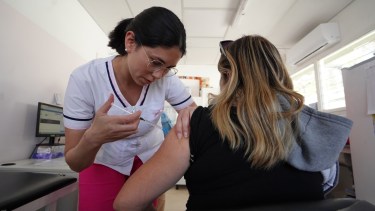 El gobierno de Neuquén refuerza la campaña de vacunación para grandes y chicos: cómo acceder