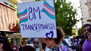 Rechazo masivo a Milei en marchas por el 8M en Neuquén y Río Negro