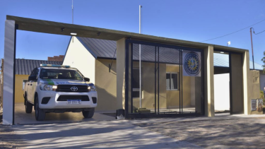 Efectivos de la subcomisaría 69 de Roca participaron de la detención del hombre. 