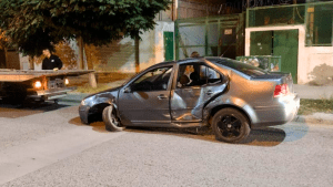 Intentó esquivar un control en Cipolletti y chocó dos autos: el test arrojó 1,1 gramos de alcohol en sangre