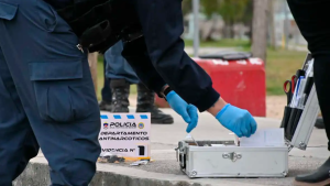 Vendía cocaína cerca de una escuela en Neuquén: lo atraparon con droga, dinero y un posnet en su casa