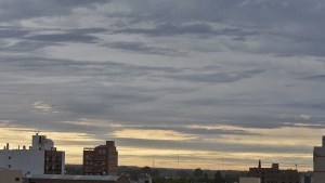 El otoño se hace sentir en Neuquén y el Alto Valle: bajas temperaturas y cielos nublados este lunes