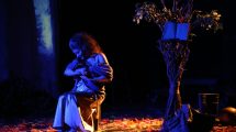 Imagen de «Matáte, amor», el unipersonal de Érica Rivas, se presenta este fin de semana en Bariloche