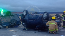 Imagen de Vuelco sobre Ruta 237, en Piedra del Águila: un carro mordió la banquina y tres personas resultaron heridas