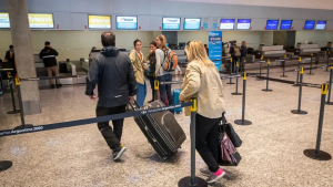 Los elementos que hay que sacar del bolso en el control de seguridad del aeropuerto