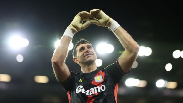 El Aston Villa de Dibu Martínez se llevó un triunfazo de Bélgica.