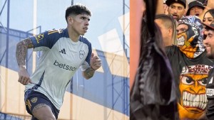 Sorpresa en Boca: Carlos Palacios viajó a Chile y apareció en la barrabrava de Colo Colo