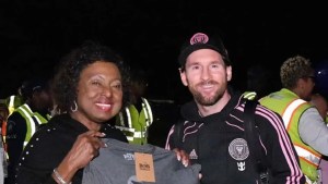 El regalo especial de un ícono musical para Lionel Messi en su llegada a Jamaica con Inter Miami