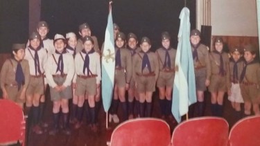La Agrupación San Martín, en el Teatro Municipal de Allen. Funcionaron hasta la década del '80. Hoy otros dos grupos siguen vigentes. Foto: Charly Bivanco. 