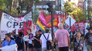 Video | Así fue la marcha por los jubilados en Neuquén: qué pasó con las actividades en Río Negro
