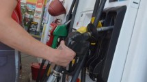Imagen de Aumentan los combustibles desde medianoche: de cuánto sería la suba en la nafta y el gasoil