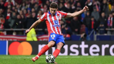 Qué dijo UEFA sobre el penal de Julián Álvarez: respaldaron al árbitro pero podrían revisar la regla