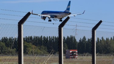 Más de 90.000 pasajeros por mes moviliza el aeropuerto Presidente Perón de Neuquén. Foto: Cecilia Maletti.
