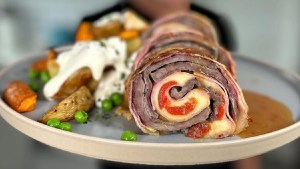 Cómo hacer un arrollado de carne envuelto en panceta en la freidora de aire