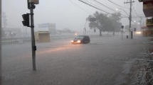 Imagen de Temporal en Bahía Blanca este viernes: familias evacuadas, clases suspendidas y seguirán las tormentas