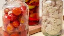 Imagen de Cherrys y coliflor: dos recetas de conservas para hacer en casa súper fáciles