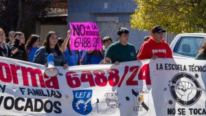 Escuelas técnicas de Río Negro protestan y piden la derogación total de la resolución 6488/24