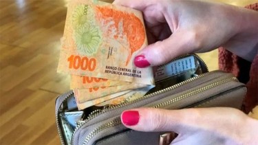 Aumento de comisiones bancarias: cómo evitar cargos al retirar efectivo en comercios