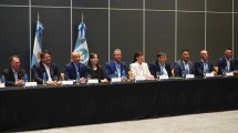 Imagen de Rolando Figueroa le pidió a intendentes que armonicen la tarifa de agua en todo Neuquén