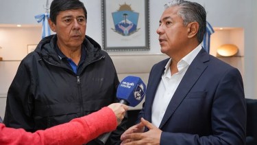 El gobernador Rolando Figueroa con el petrolero Marcelo Rucci. Foto: gentileza.