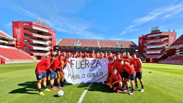 El plantel profesional de Independiente se solidarizó con Pablo Grillo, fotógrafo hincha del Rojo. 