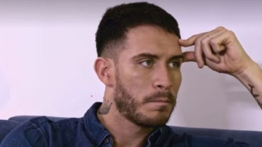 Detuvieron a Santiago Martínez tras la denuncia penal, que hizo Emily de «Love is Blind»