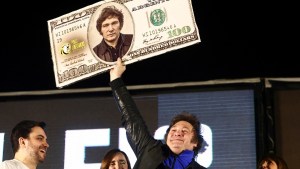 La inflación no bajó en febrero y aviva la discusión por el atraso cambiario: en qué insistió Javier Milei