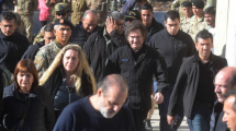 Imagen de Javier Milei hizo una visita sorpresa a Bahía Blanca: anuncio de ayuda económica y recorrida en sitios afectados