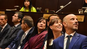 Narcotest para funcionarios en Neuquén: el señuelo de Rolando Figueroa y el debate por la letra fina